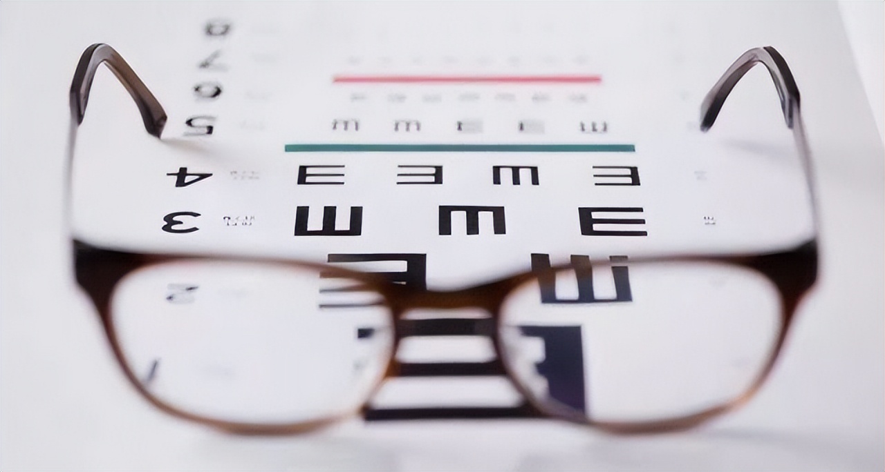 近视眼900度激光手术后遗症,近视眼激光治疗后有后遗症吗