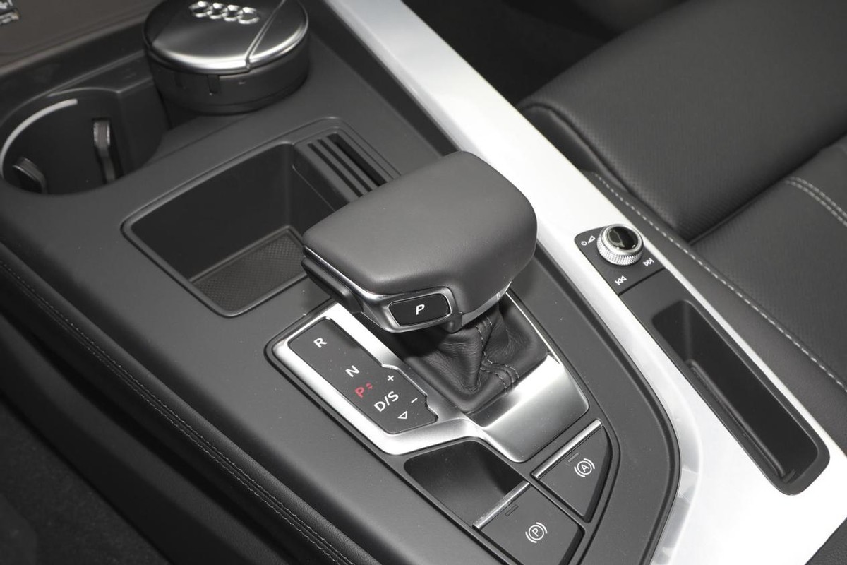 奥迪a4l2019款45tfsiquattro,奥迪a4l2022款45tfsiquattro