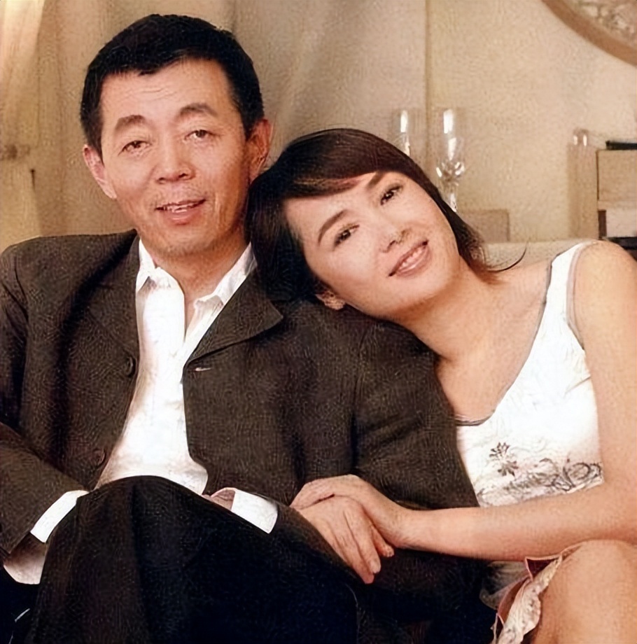 第一狗仔卓伟怎么火的,第一狗仔卓伟的传奇事件