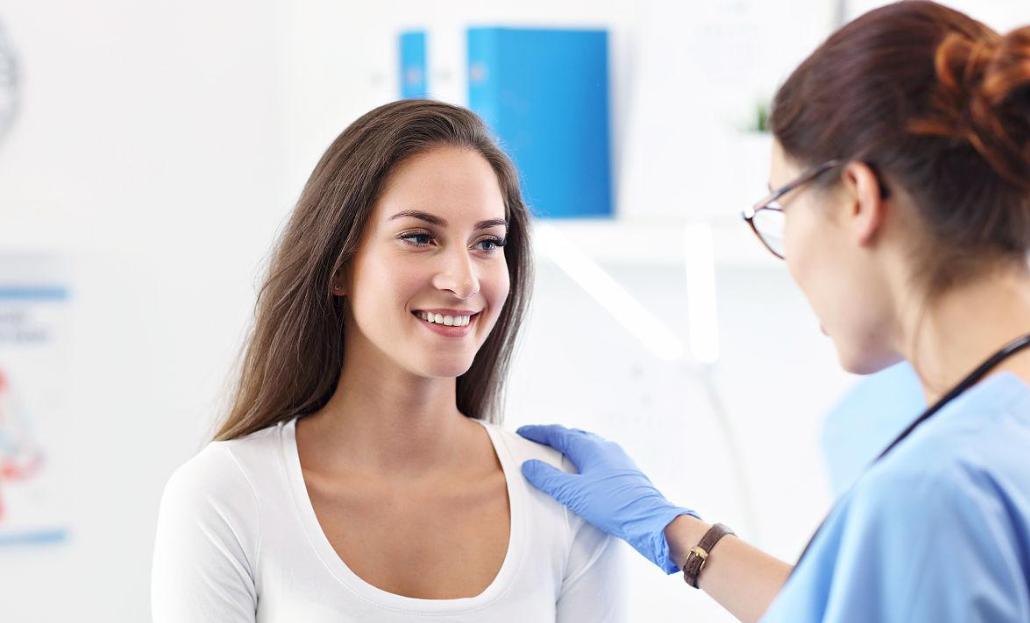 女性阴道有白色泡沫排出，可能暗示4种情况，不要不当回事