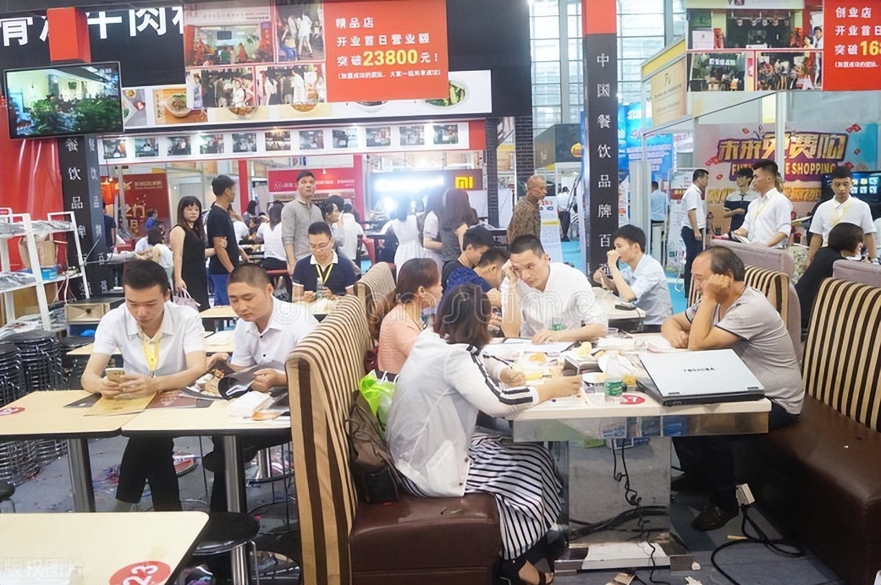 90后小伙负债200万做餐饮年入5亿,小伙做餐饮五年从负债到年入百万