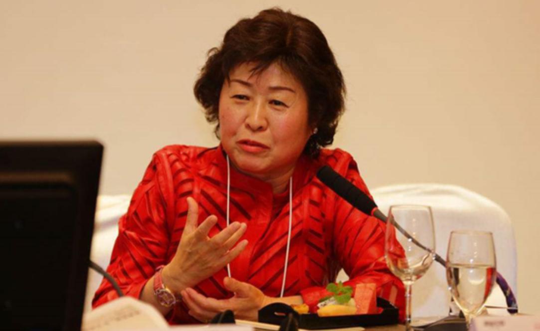 中国第一位女首富的人生,中国80年代第一女首富