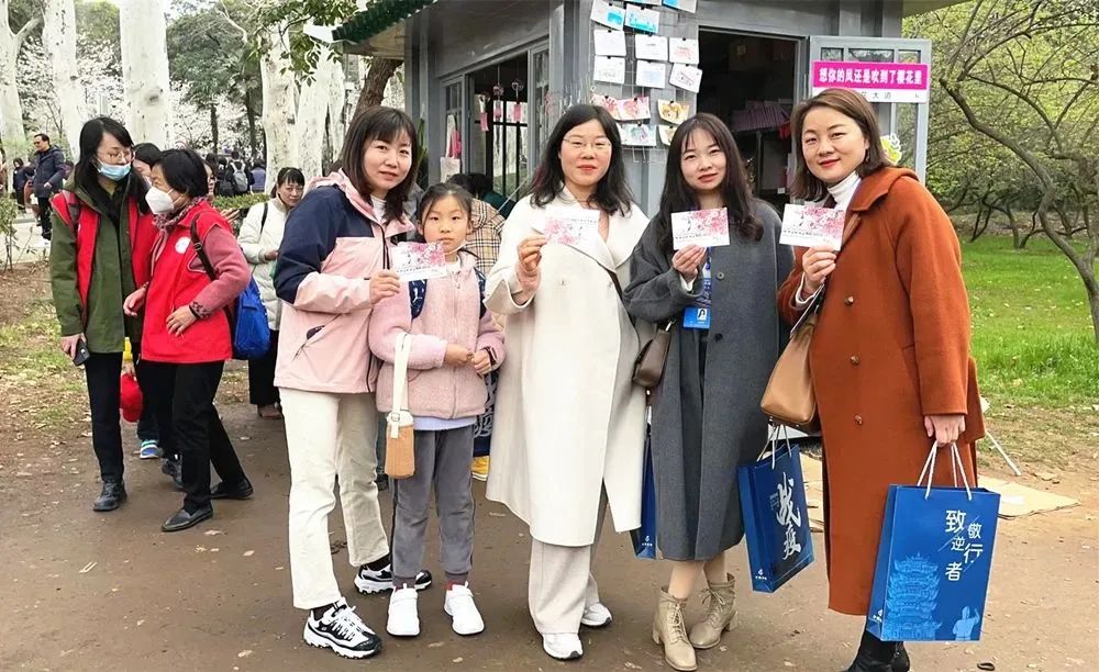 这几天，和武汉酒店一起火爆的，还有这个邮局→