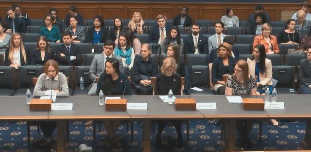 家暴、PUA、当众强奸，明星这个没心没肺的男人终于挨锤子了