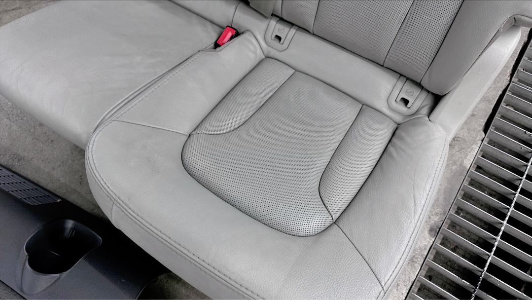 老款奥迪q74.2报废,奥迪q7新能源报废车