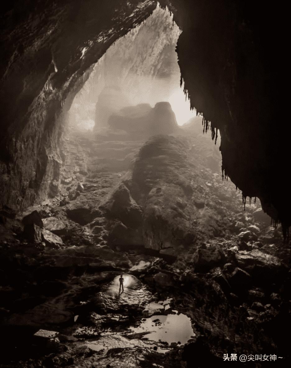 真实晚清老照片：穿着肚兜的*女妓**在揽客，底层妇女穷到衣不蔽体2