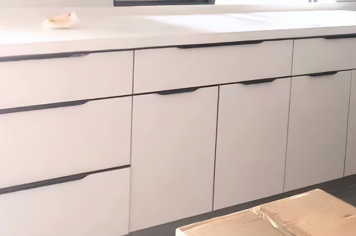 家具定制好还是找木工做好,定制衣柜是去家具城还是找家具厂