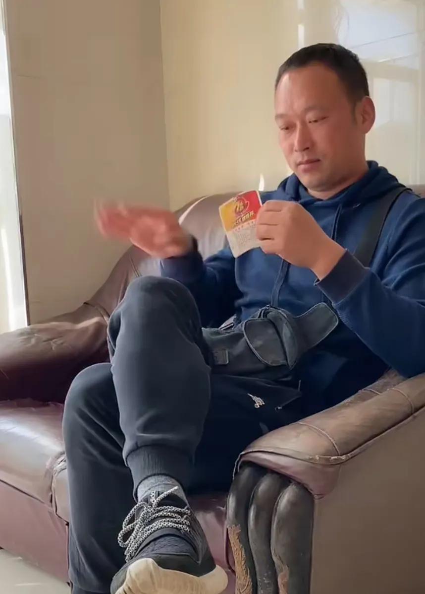 张同学与李子柒视频拍摄对比,李子柒张同学为什么会红