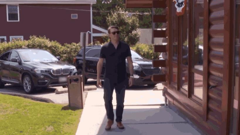 美国男子爱上巴西21岁女模特，男子多次前往巴西与她约会