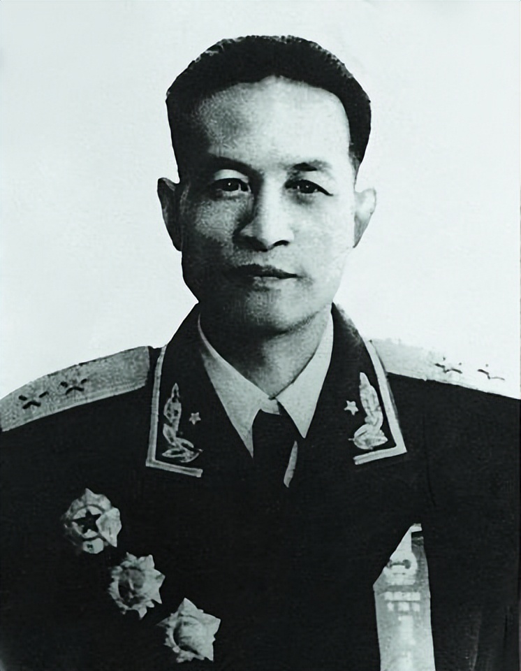 从华北电专师生为开国大典提供技术保障，到通信工程学院方队接受检阅，西电一直是我军通信人才培养的摇篮！