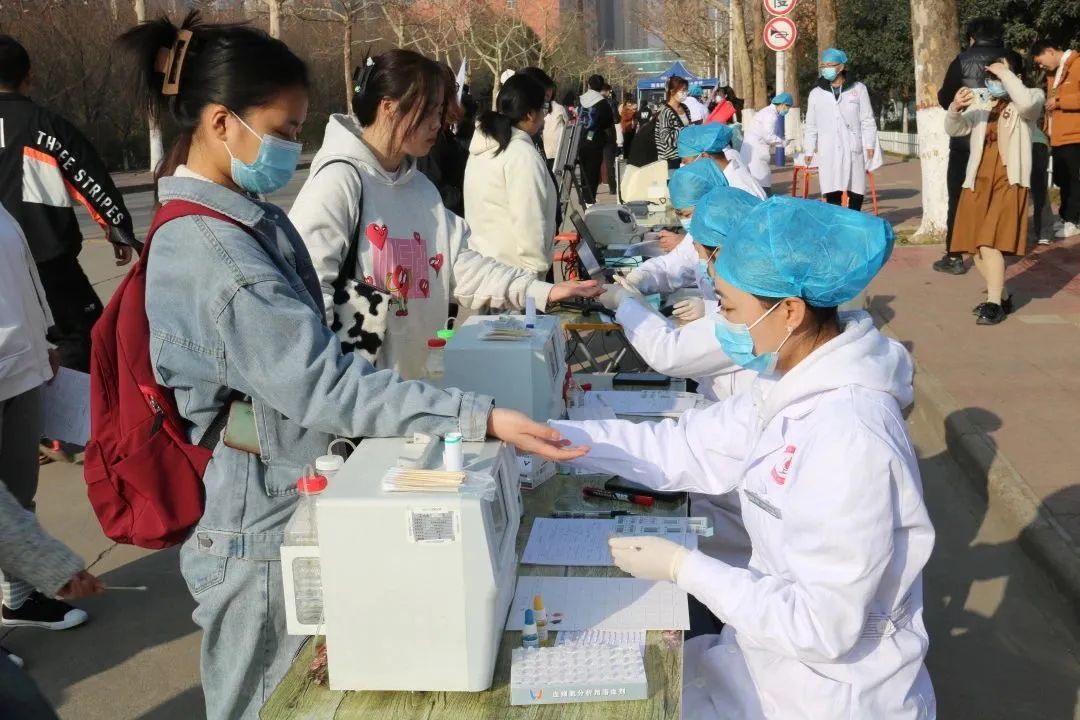 学雷锋精神青少年志愿活动价值,学雷锋树新风争做雷锋精神弘扬者