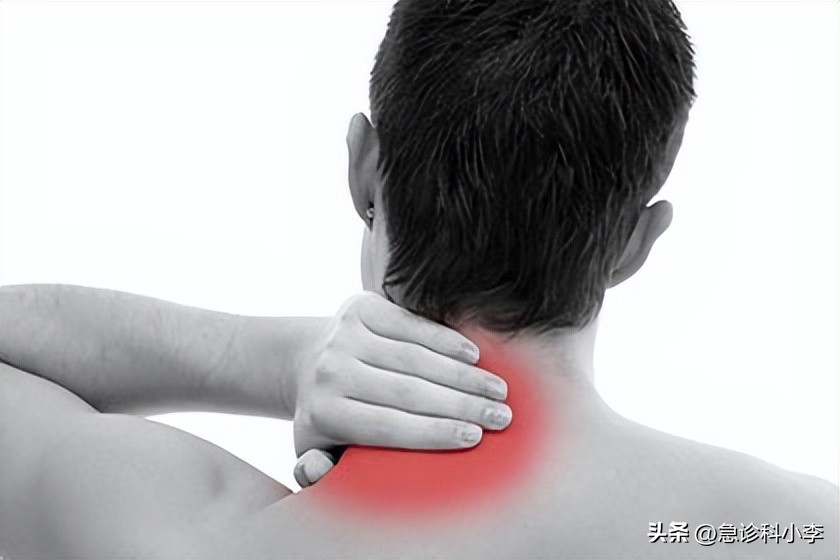 手发麻肩胛骨疼是什么病的先兆,手麻肩疼痛是什么原因