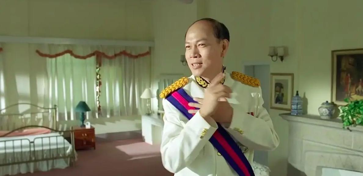 摘皇家*徽警**，无误差手表，放5次烟花，8部细节拉满的回归题材电影