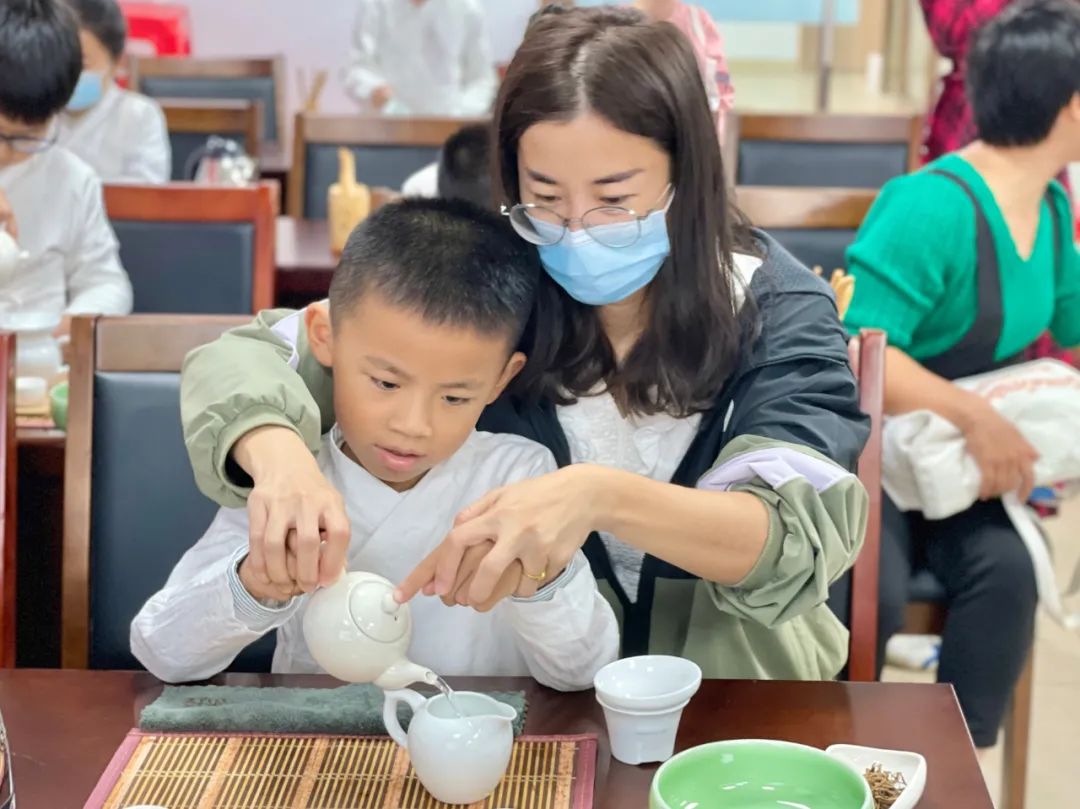 深圳红马甲公益,深圳红马甲正能量