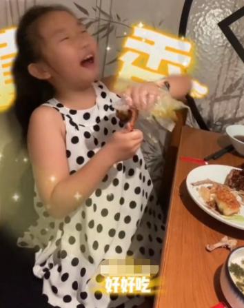 9岁小网红沦为赚钱工具,父母离婚后仍不间断更新,掉钱眼里了?