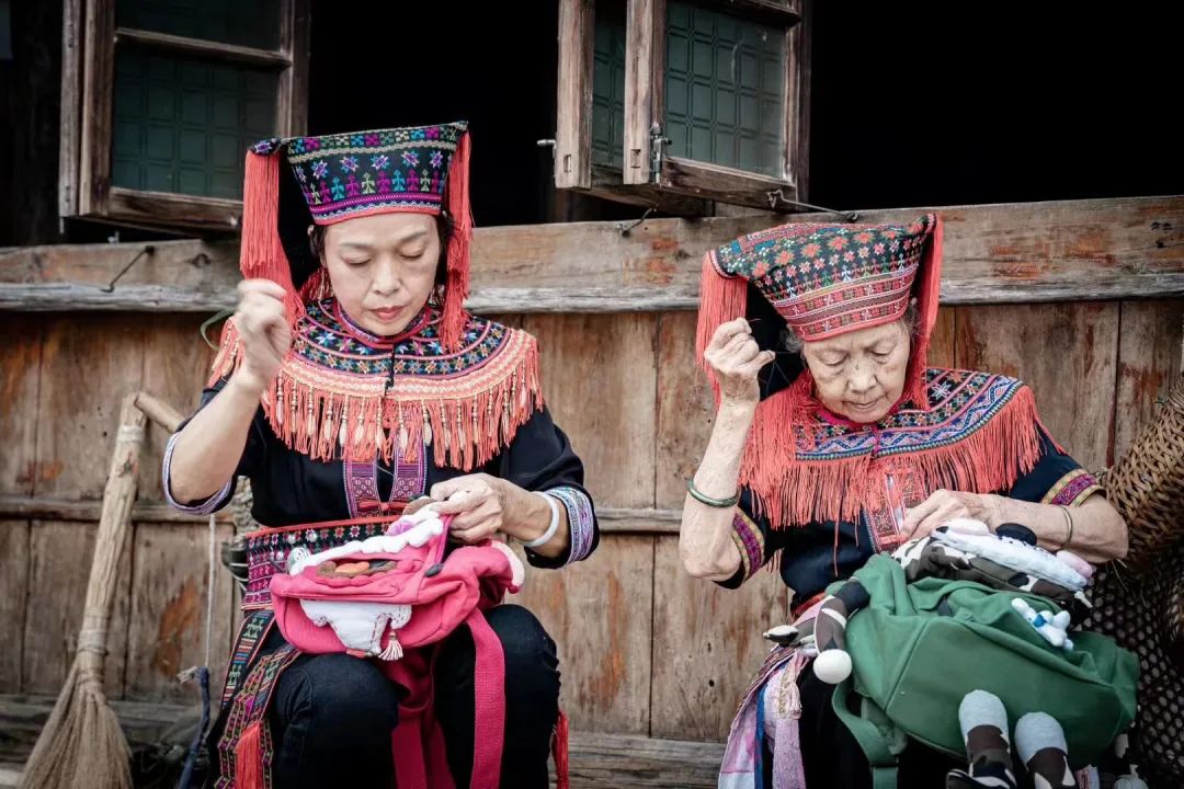 从摆地摊到年售7000万,从年入1000万到负债摆摊