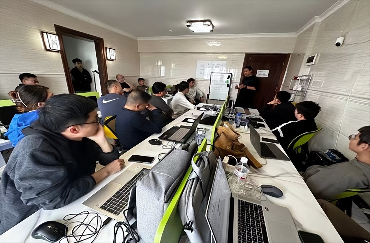 兼职主播怎么赚钱新手入门,兼职主播能赚钱吗