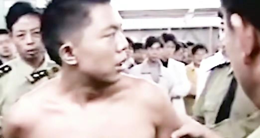 父亲被杀十几年后儿子为其报仇,儿子被杀父亲复仇灭掉黑帮