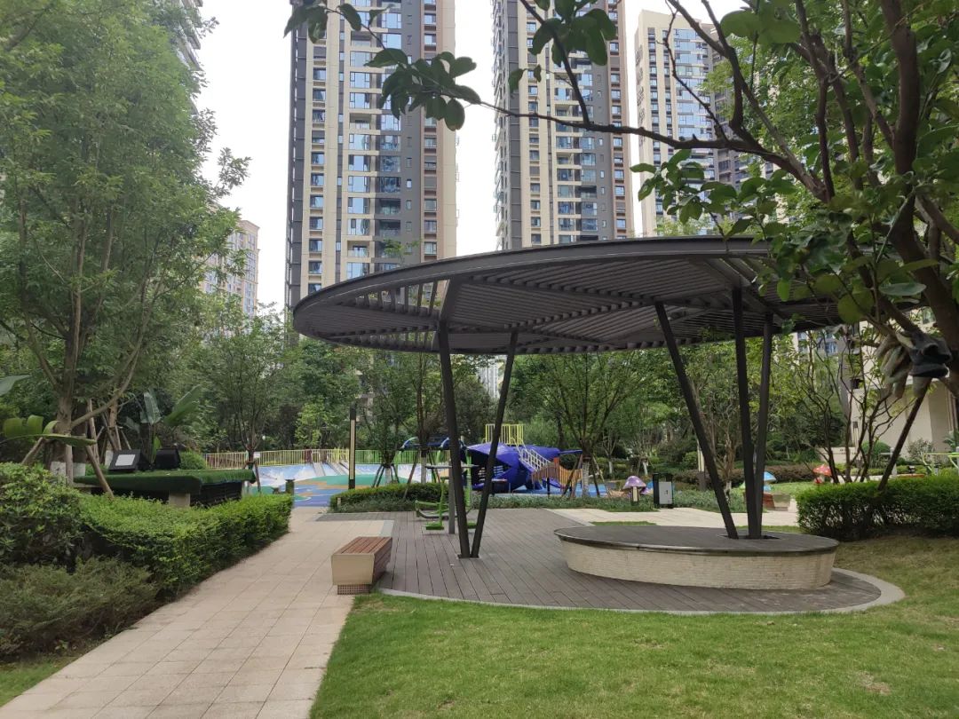 确诊超600例,全员居家!成都有些小区却被“烂物业”坑惨了.....