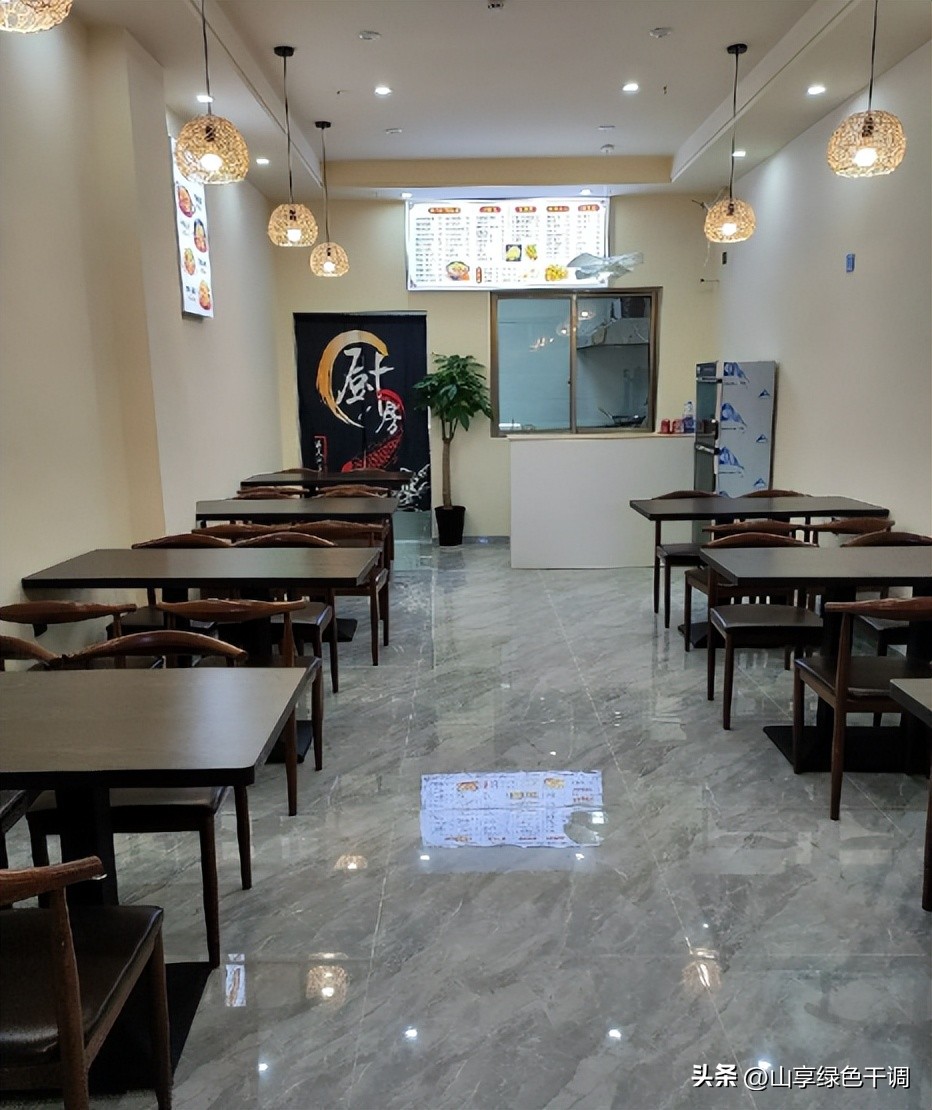 女子放弃工作摆摊月入9万,5万块钱开米线店