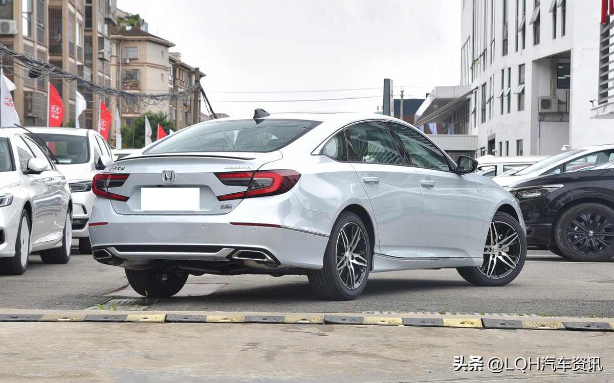 十万元能买到哪年的雅阁和凯美瑞,2016凯美瑞2.0和雅阁2.0选哪个好