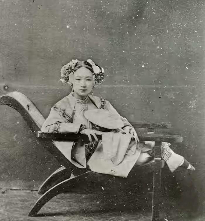 日军日记:男人饿倒在地,为了救他,我将他妻子的乳房割给他吃!