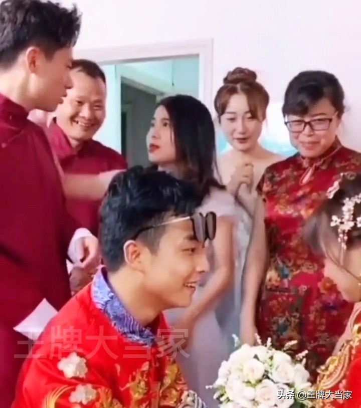 伴郎被伴娘男友打,伴郎和伴娘在婚礼上打架