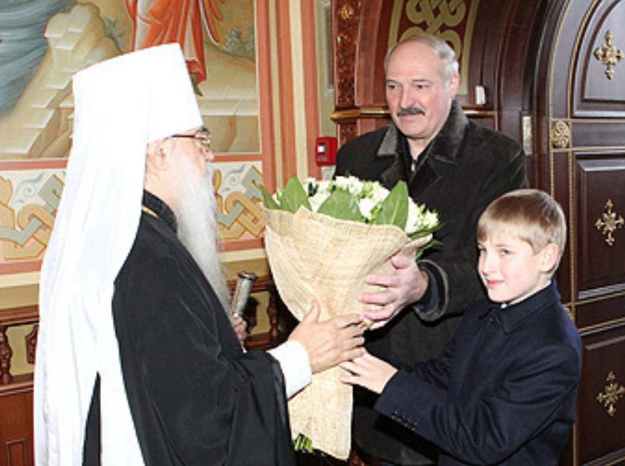 总统的糟糠之妻被分居27年，对方情人之子成第一儿子，很崇拜普京