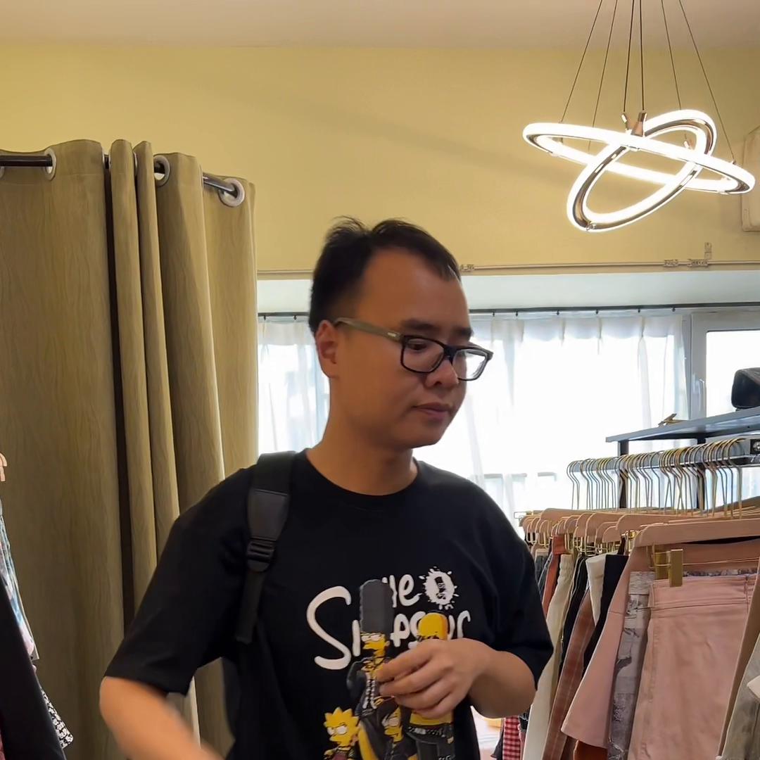 这几年创业开实体店太难了,现在开实体店一个月赚八千难不难