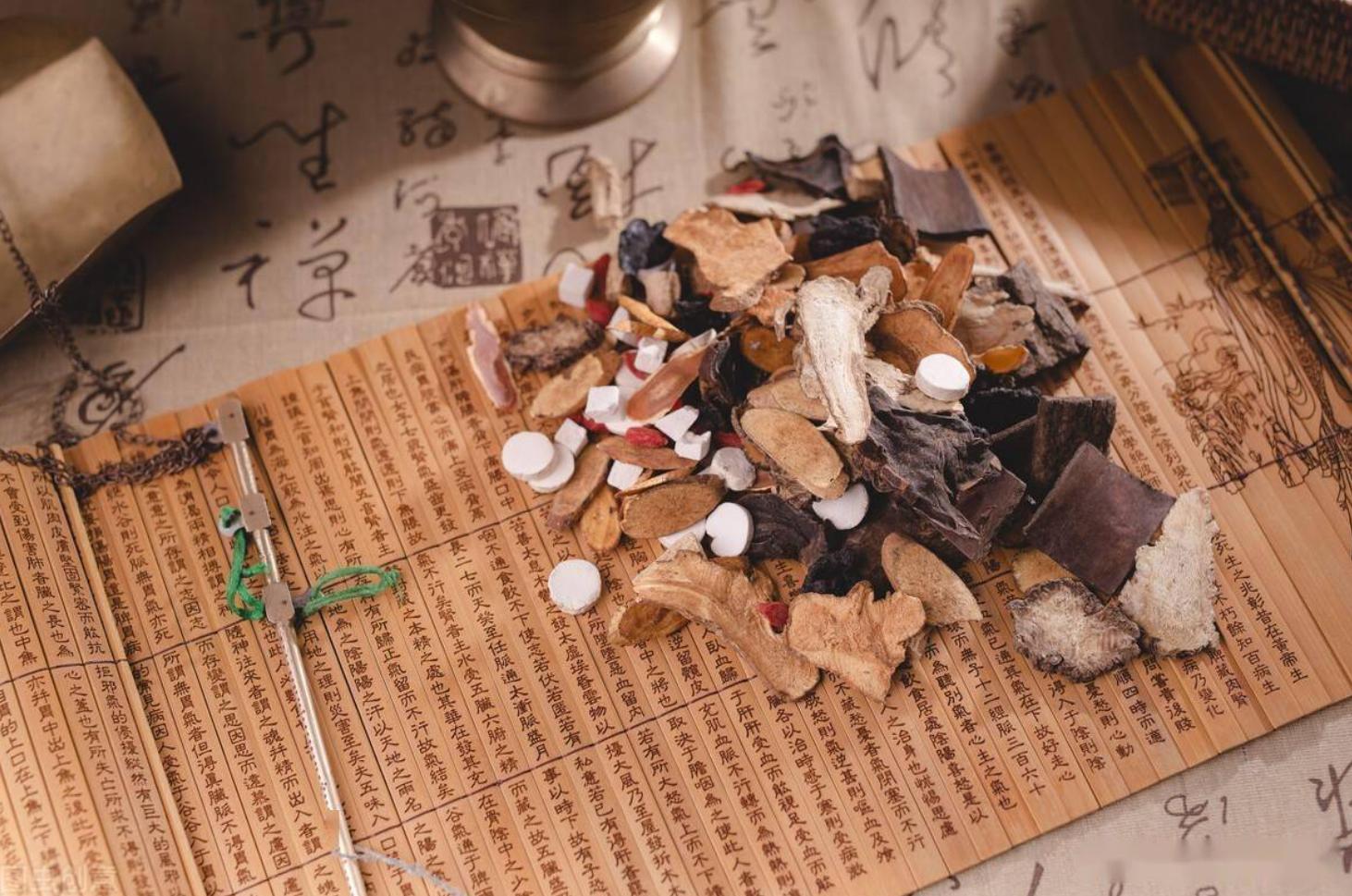 阴道炎反复发作瘙痒难忍？不过是湿热下注，中医教你从根解决