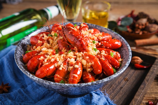 小龙虾哪里能吃到哪里不能吃,小龙虾都哪些地方可以吃