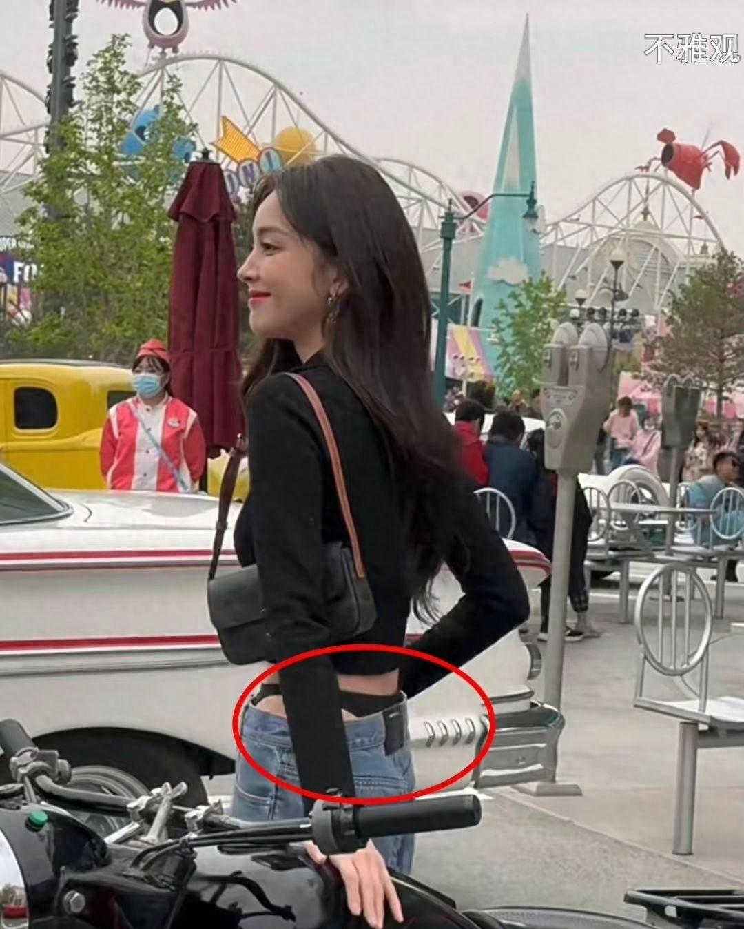 半露*裤内**、露下乳？这些女明星真是把诱惑穿在了身上