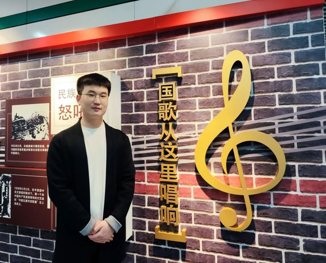 金秋送爽喜迎八方学子丹桂飘香,金秋时分迎双节丹桂飘香结良缘