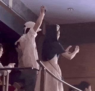 张杰抱双胞胎女儿给谢娜庆生,张杰谢娜双胞胎女儿一起参加综艺