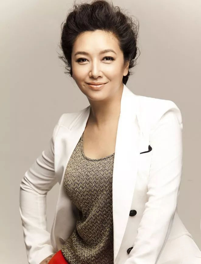 中年爱情自有风景！江珊离婚18年，接受田小洁的爱拐了几道弯