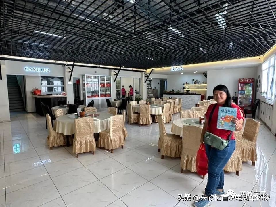 只带600就开车环绕地球一圈，还赚300万，回到亚洲又捡个华裔老婆