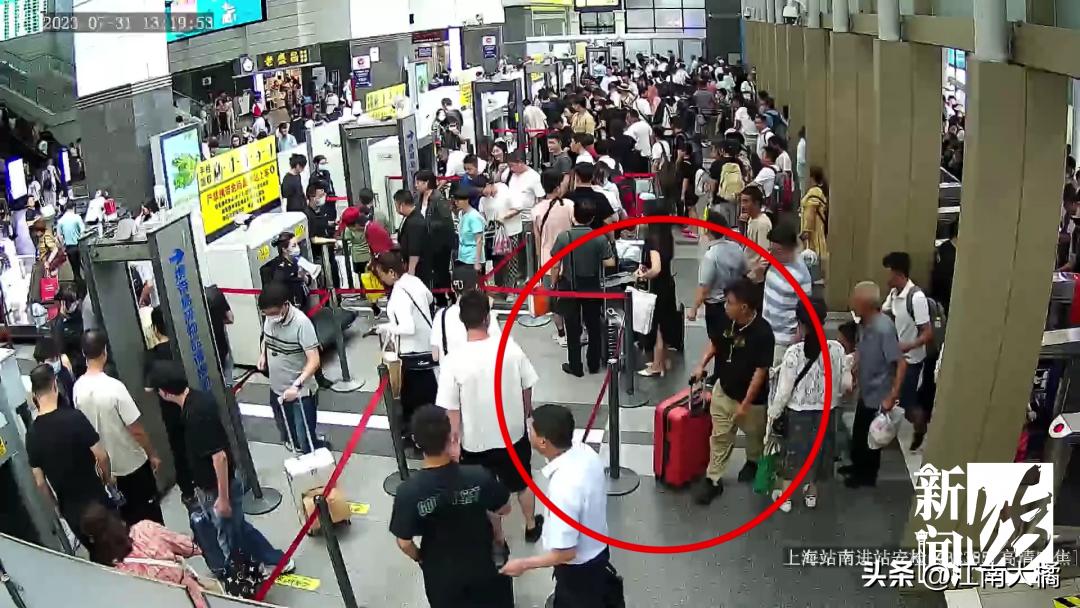 也不敢卖,就想自己看!226张淫秽光碟,沪一男子帮人搬家变扫货