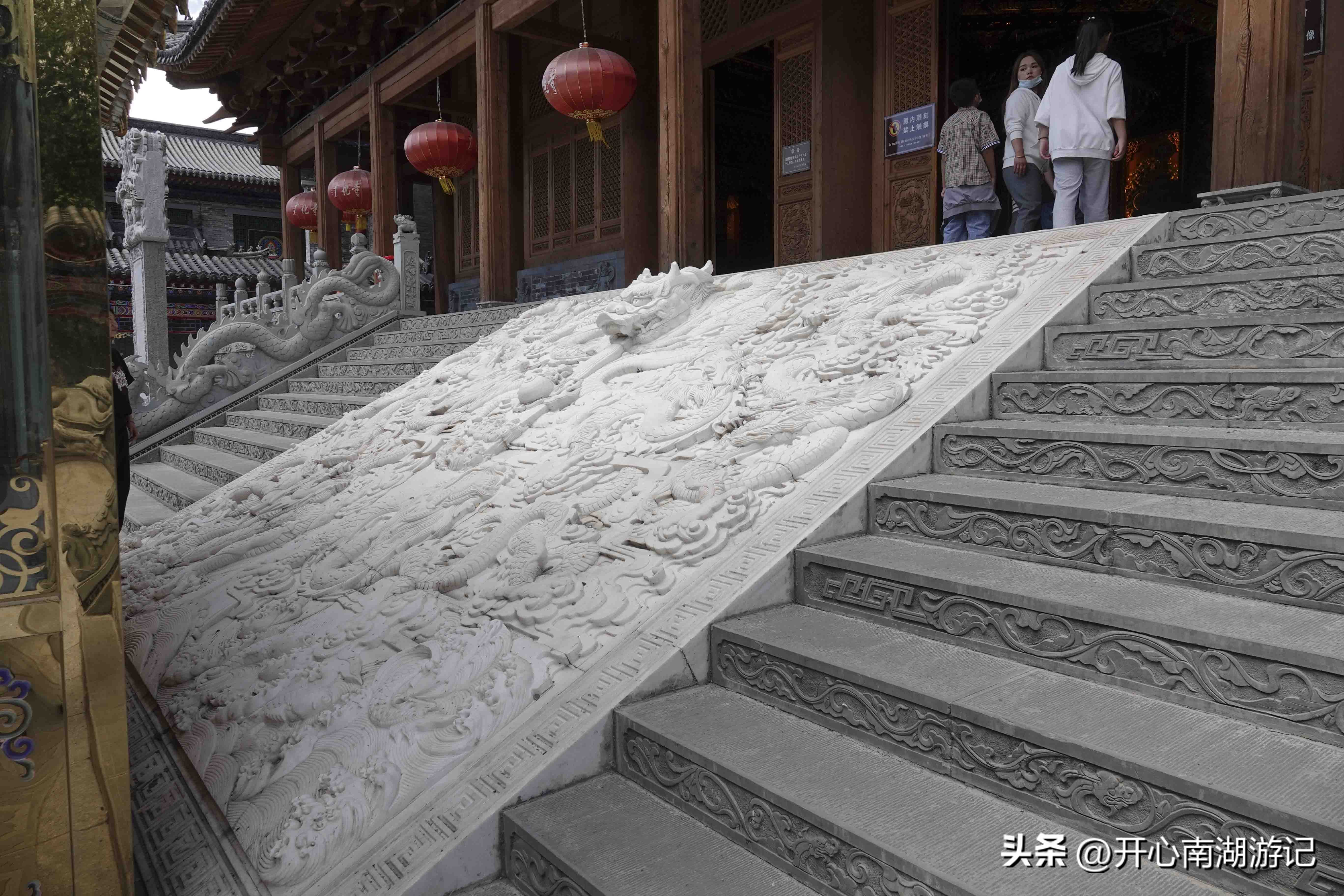 老姐俩旅行记12：山西省忻州市中国佛教四大名山之五台山人满为患