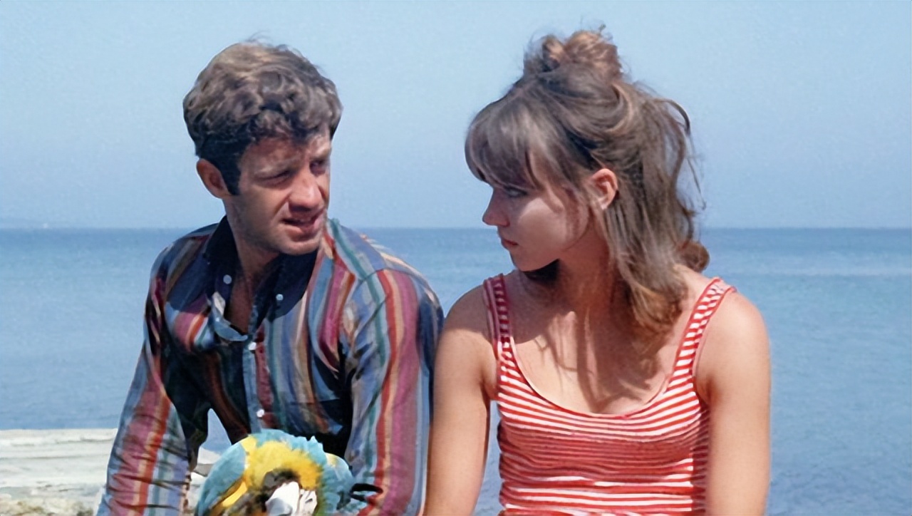 夏日度假季，以电影中的穿搭为模板，把自己想象成女主角