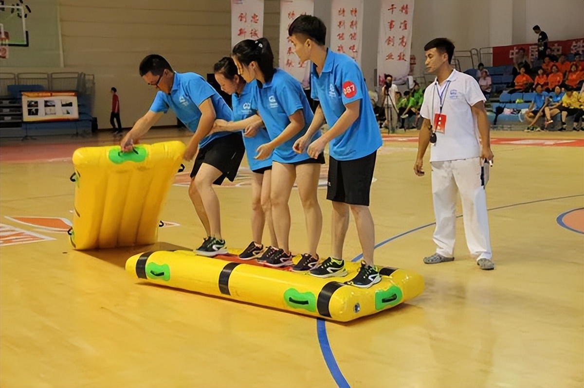 团建趣味飞机游戏怎么玩,趣游研学营