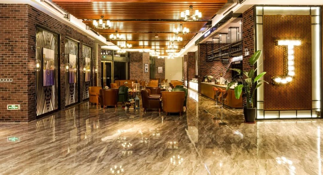 喆啡酒店是有免费咖啡吗,喆啡酒店沙发茶几