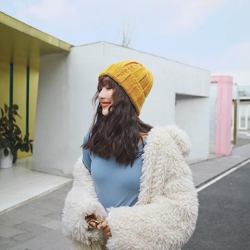 毛线帽明星同款保暖,明星毛线帽同款机场穿搭