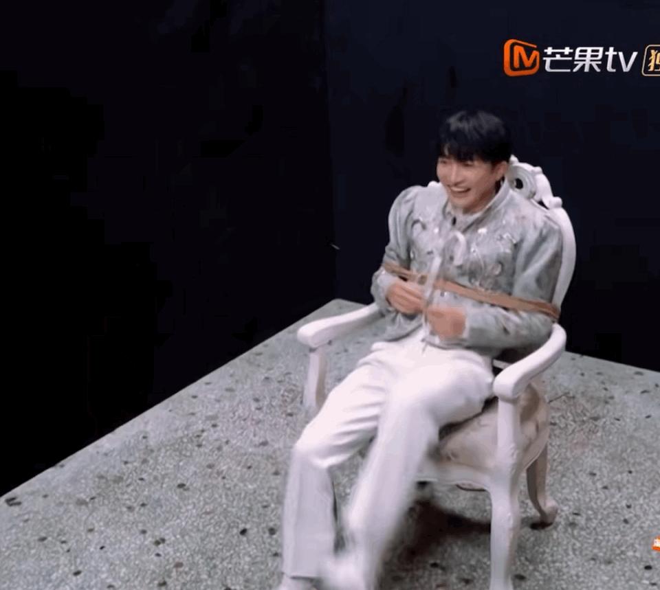 看周深录制现场,看周深最近歌曲反应视频