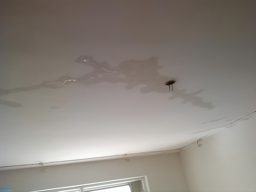 楼上漏水到了楼下怎么解决,楼上漏水到楼下最好的解决办法