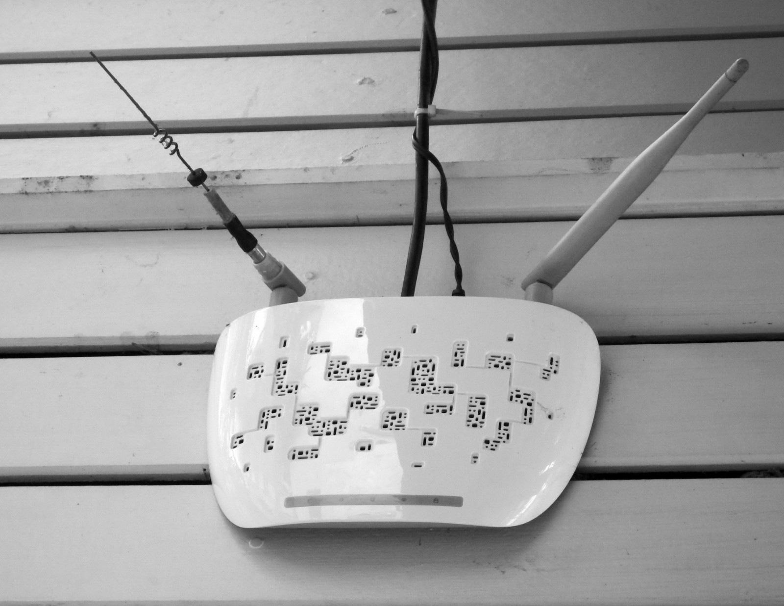 路由器网速越用越慢怎么回事,家里路由器网速越来越慢怎么办