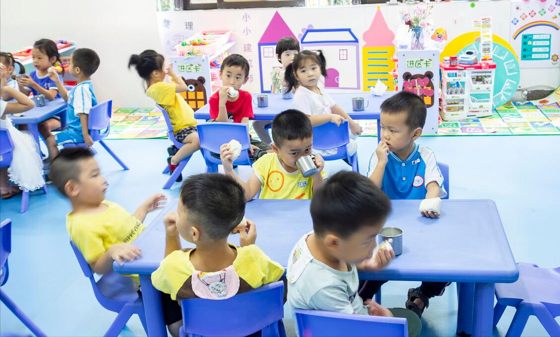 宝宝上幼儿园一哭就忍不住怎么办,如何缓解小孩上幼儿园哭的问题