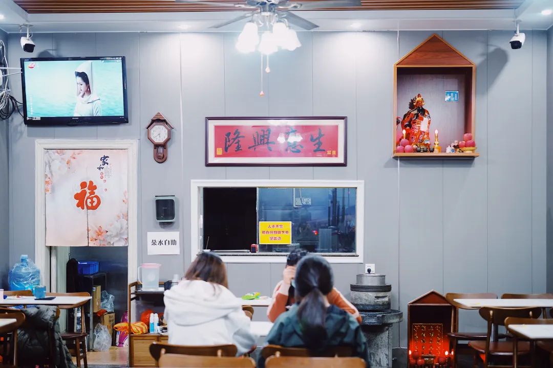 奇了怪了，究竟是什么宝地让广州老饕们也净爱往这钻？