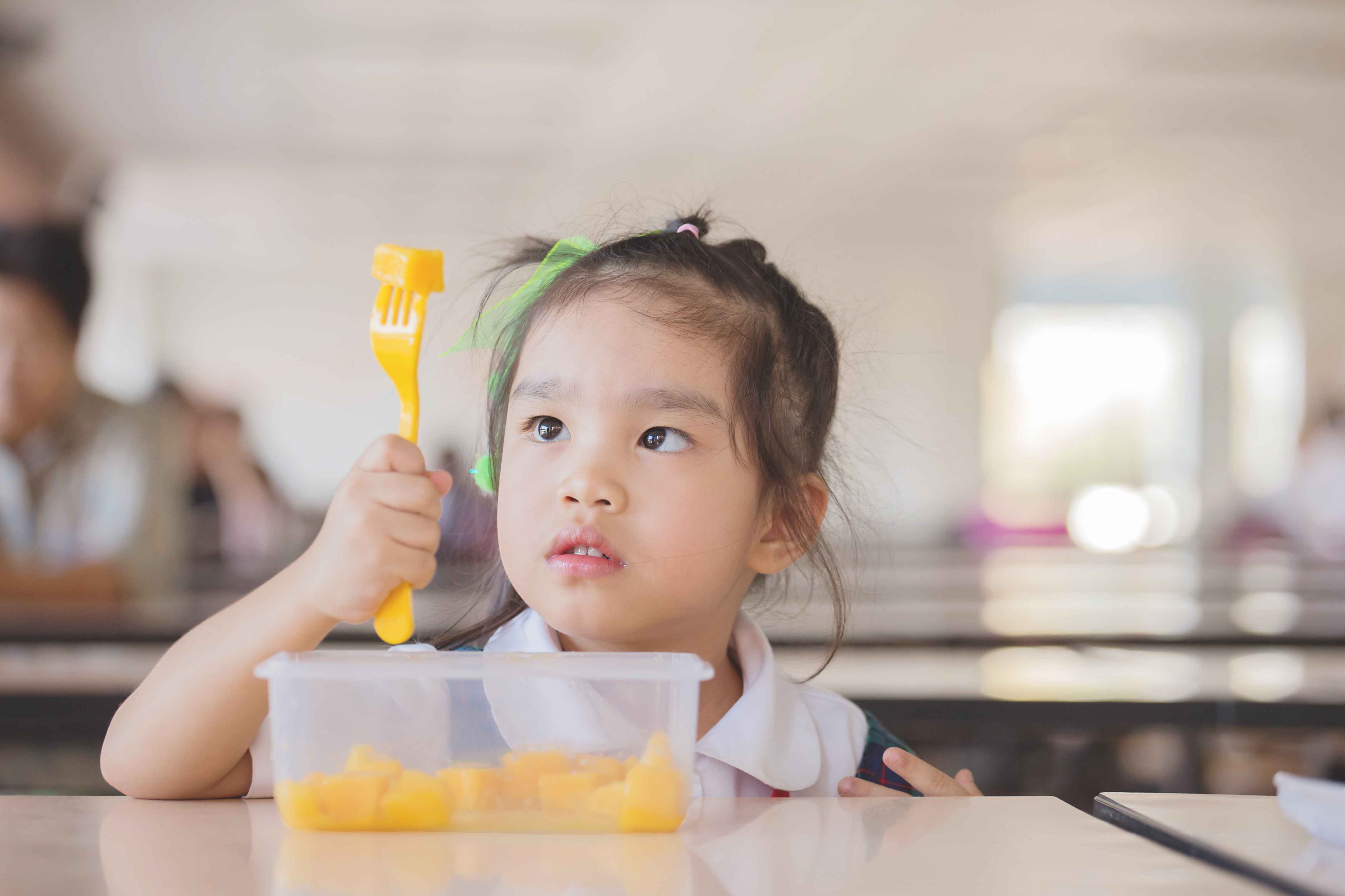 6种水果要经常给孩子吃,这4种水果都尽量少给孩子吃
