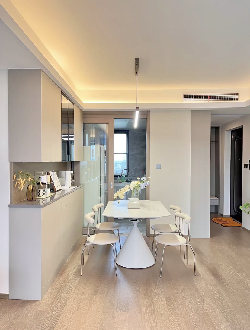 江苏夫妻“教科书式”的装修火了，全屋布置得干净又实用，超羡慕