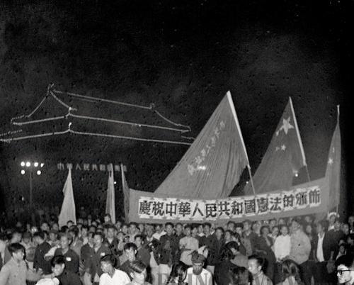 30张真实又罕见的老照片，阴毛假发工作者，我怀疑他用错地方了2